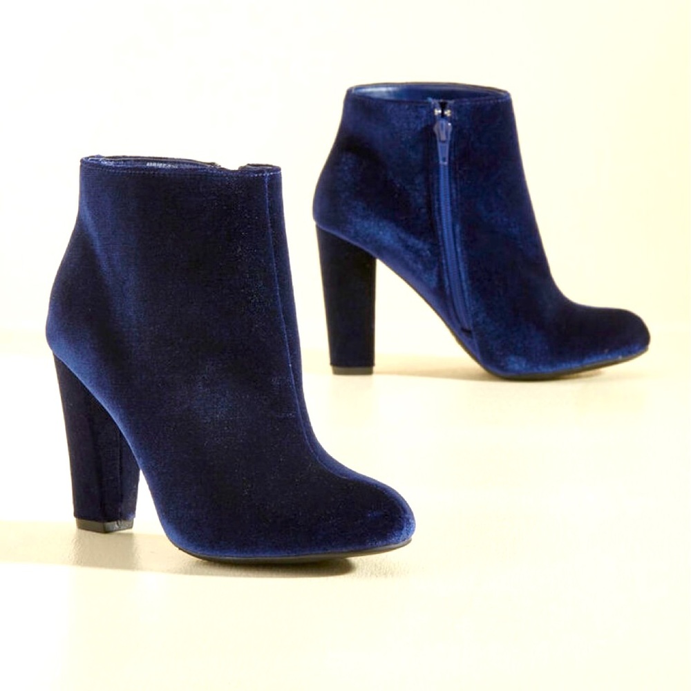 COPY - NIB Bamboo Navy Heeled Ankle Bootie in Velvet, sz9